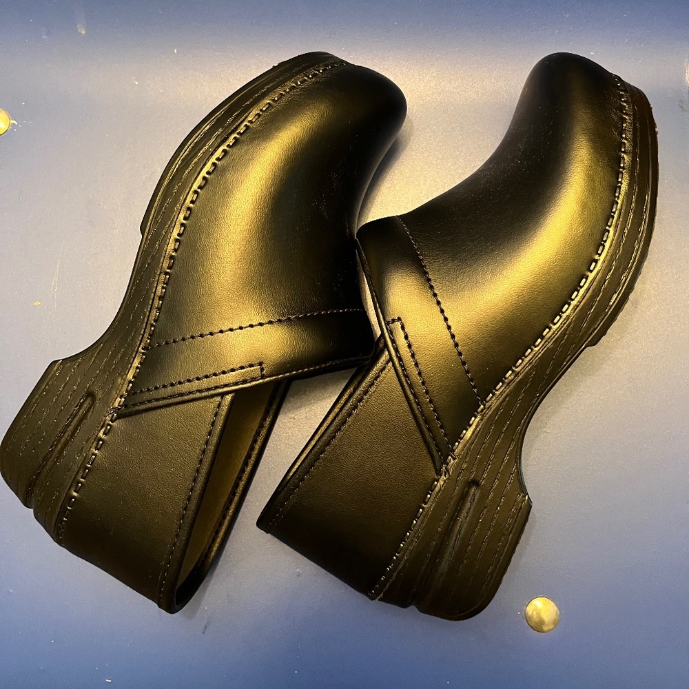 Dansko XP: Black Leather Clogs Size 37, never used